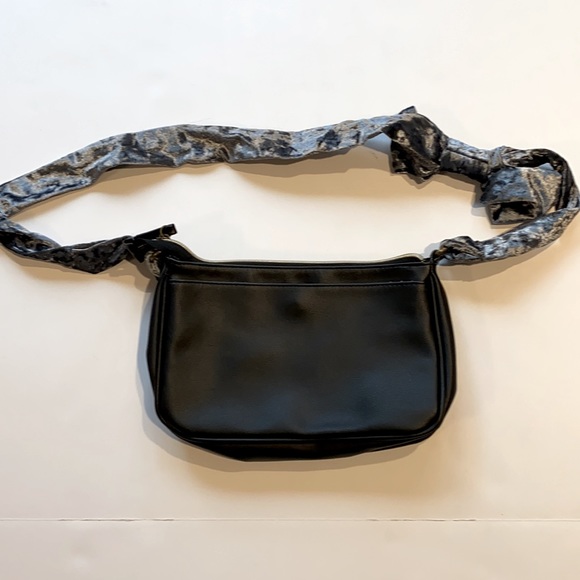 Twig & Arrow Small Black Purse Gray Velvet Strap Zipper Bag D24 - Picture 4 of 16